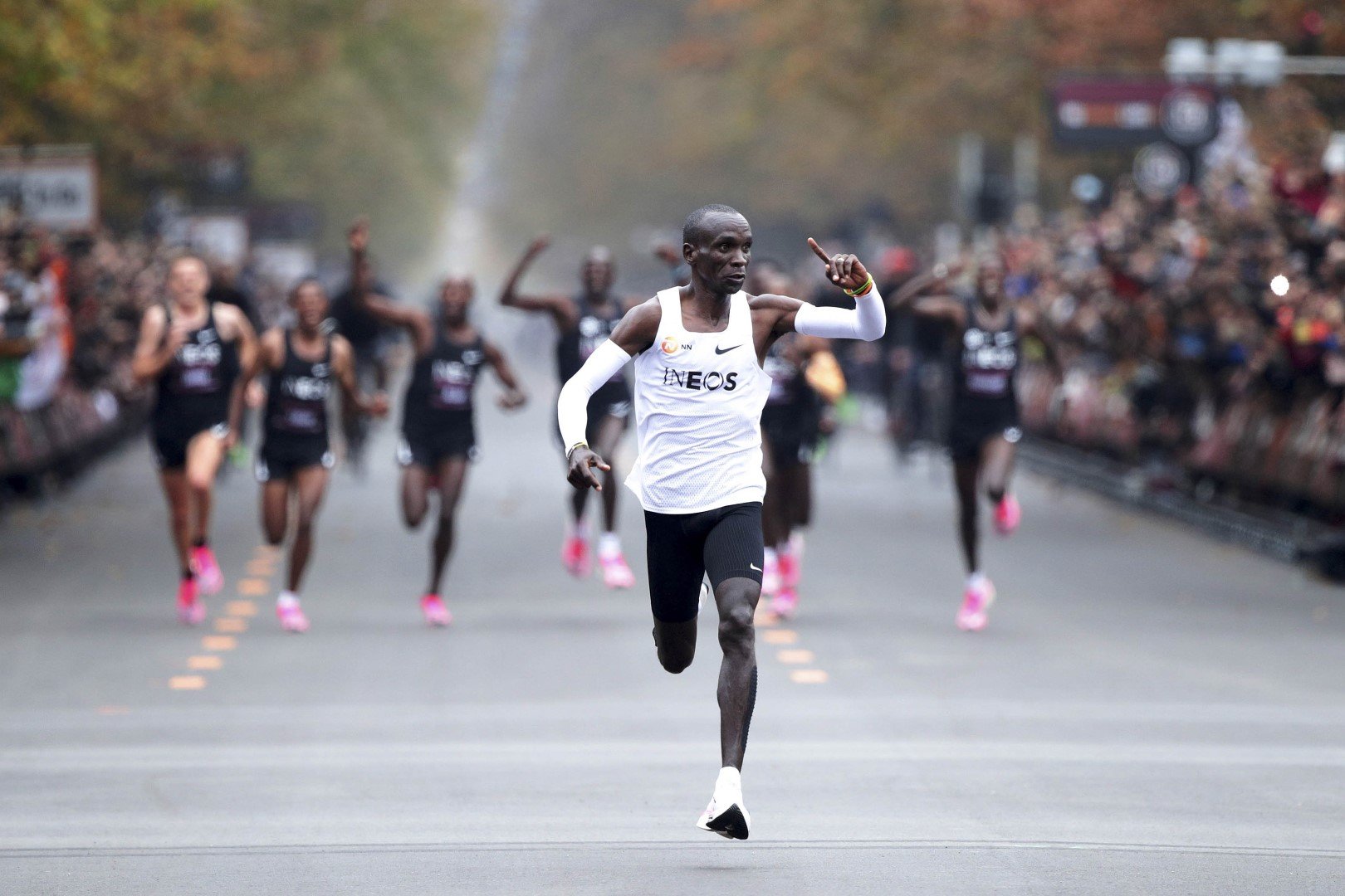 Khám phá cách chạy bộ đúng cách của Kipchoge, vđv marathon vĩ đại nhất