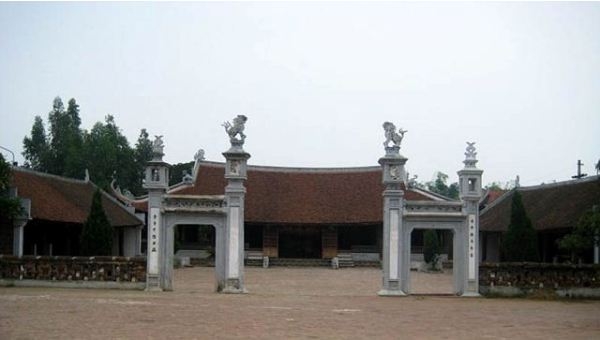 Đình làng Mông Phụ ở làng cổ Đường Lâm cũng được trang trí hình ảnh Xi Vẫn trên mái chùa.Ảnh: internet.