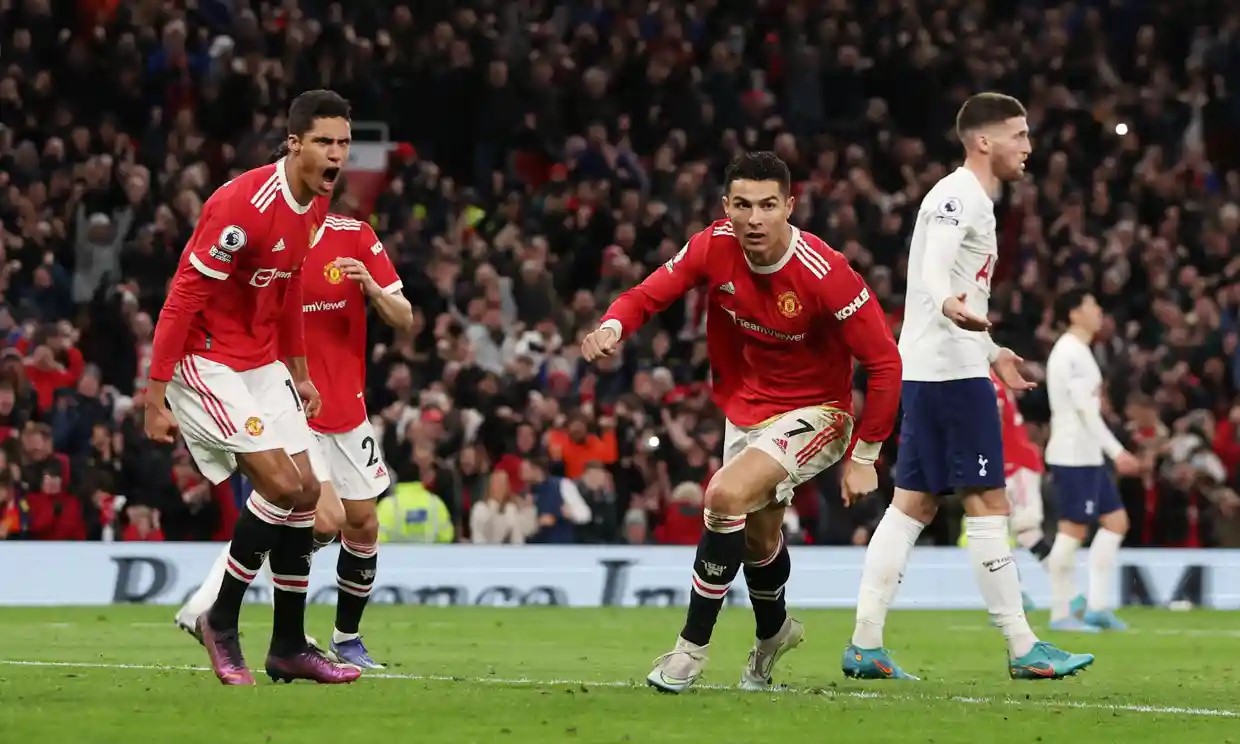 Man Utd hạ Tottenham nhờ hat-trick của Ronaldo - VnExpress Thể thao