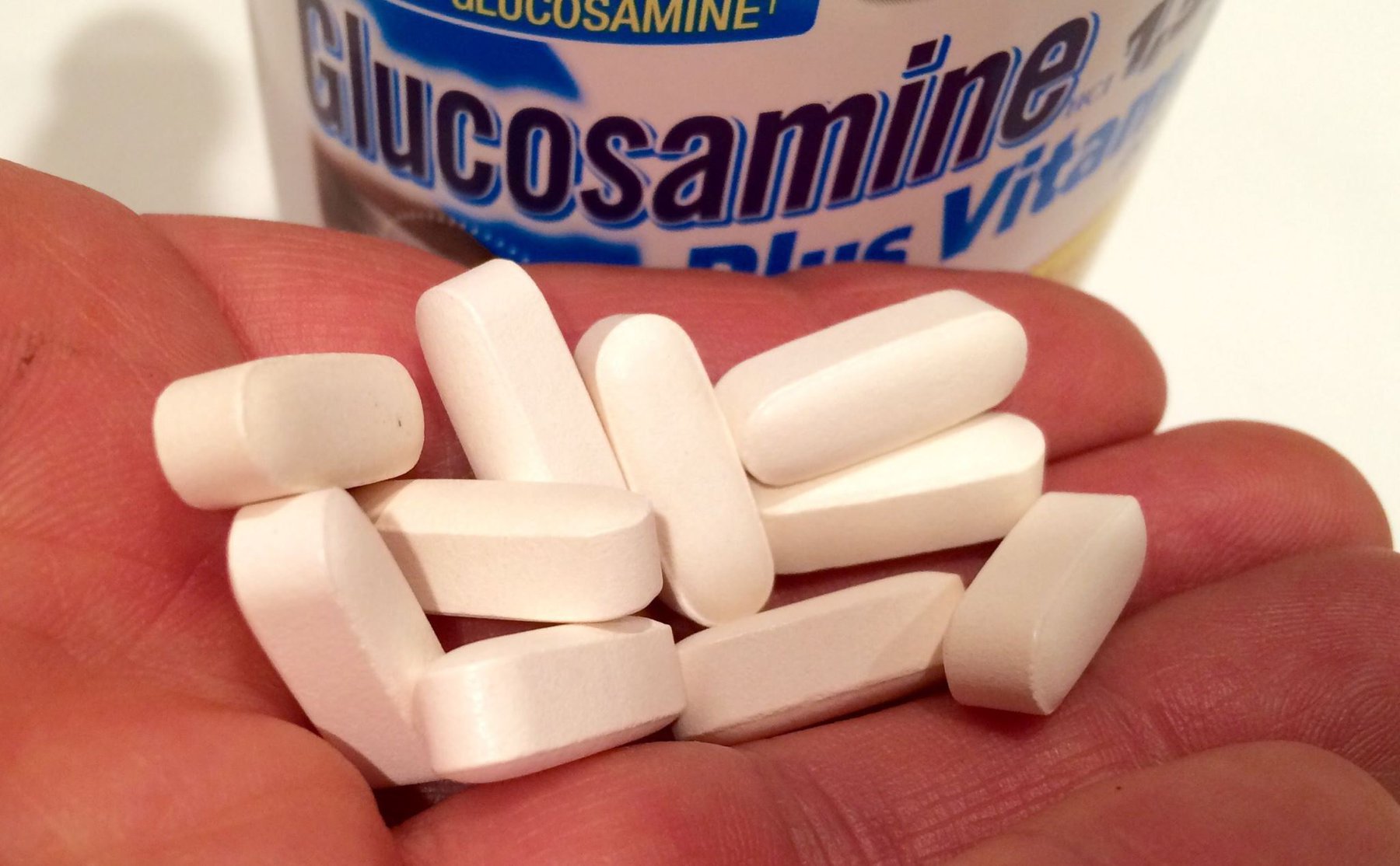 Glucosamine: Lợi ích, sử dụng và tác dụng phụ |  Vinmec