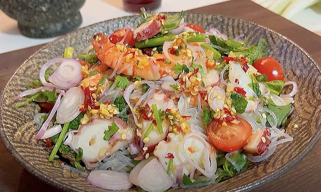 Salad miến trộn hải sản kiểu Thái - VnExpress Cooking