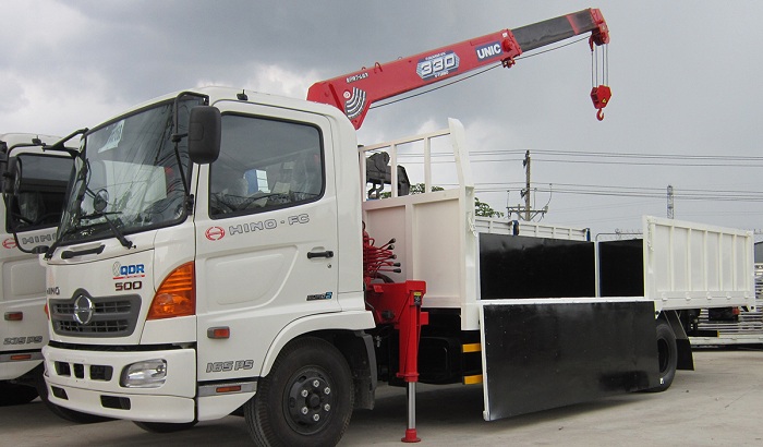 Cần cẩu gắn trên xe tải với tải trọng nâng hàng hoá tối đa từ 3 - 20 tấn