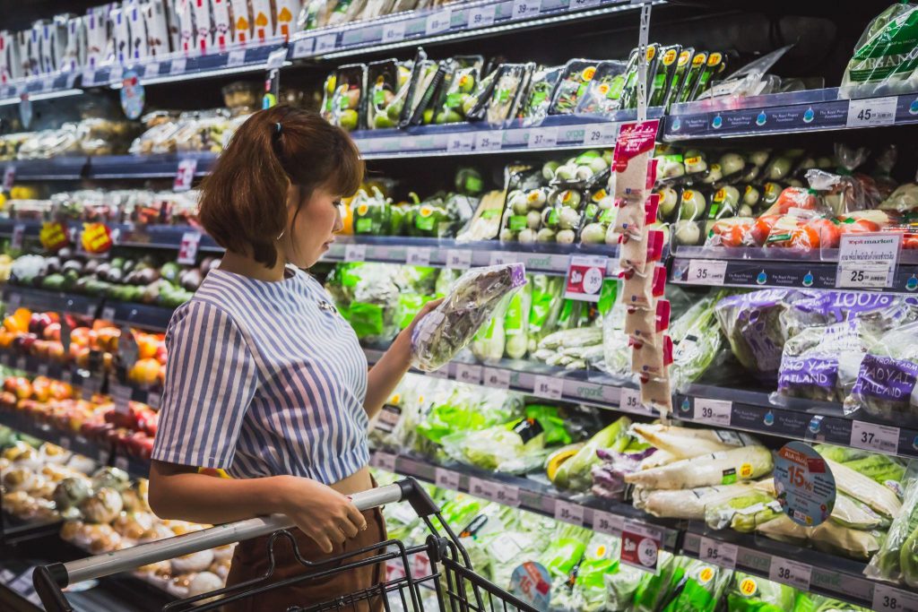 Giải mã chi tiết ý nghĩa mơ thấy đi mua đồ ăn