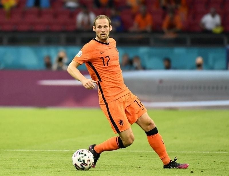 Vai trò và nhiệm vụ của từng vị trí tiền vệ trên sân | Sport9 Việt Nam