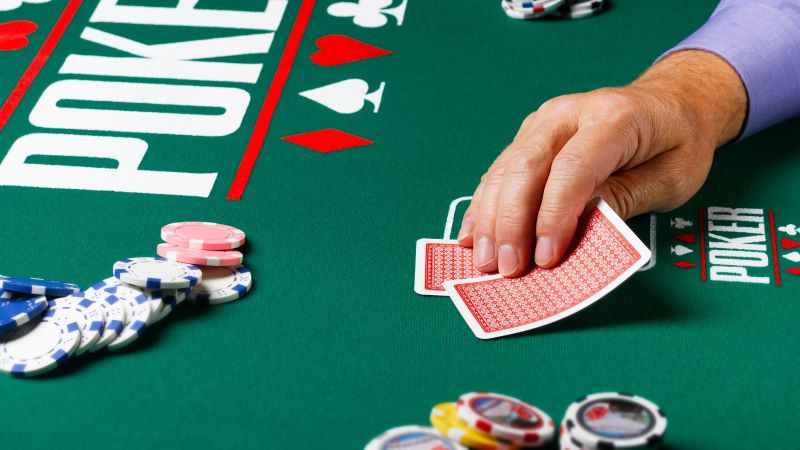 Poker Bluff là gì? Cách áp dụng chiến lược Poker Bluff