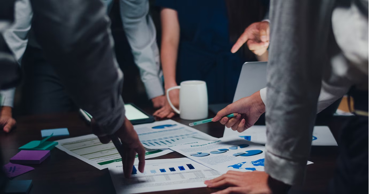 Chiến lược cạnh tranh là gì? Vai trò, sự khác biệt và các yếu tố ảnh hưởng